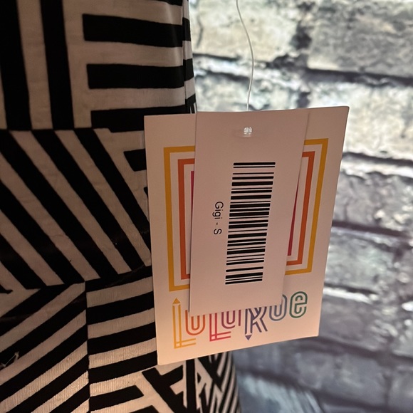 Lularoe Gigi top - black and white graphic print, sz S - Picture 3 of 3